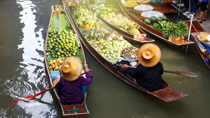 Damnoen Saduak Floating Market
